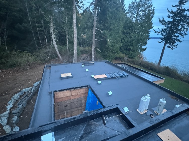 Finished torch-on flat roof membrane on a commercial building